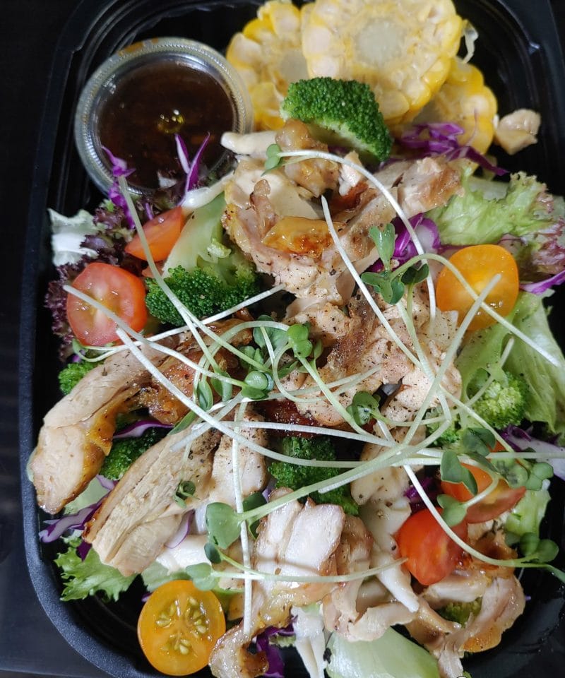 Thứ 2: Salad gà nướng