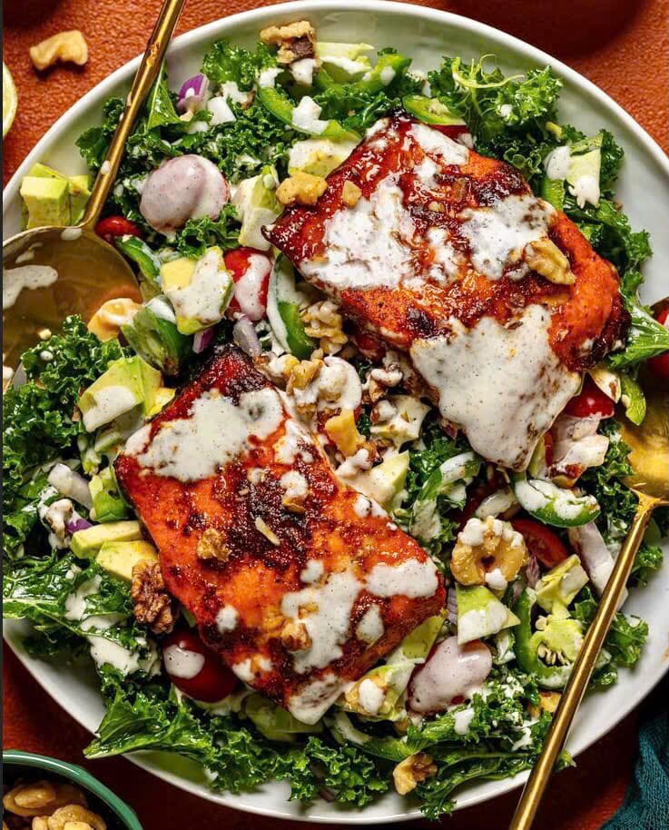 Thứ 4: Kale salad - cá áp chảo