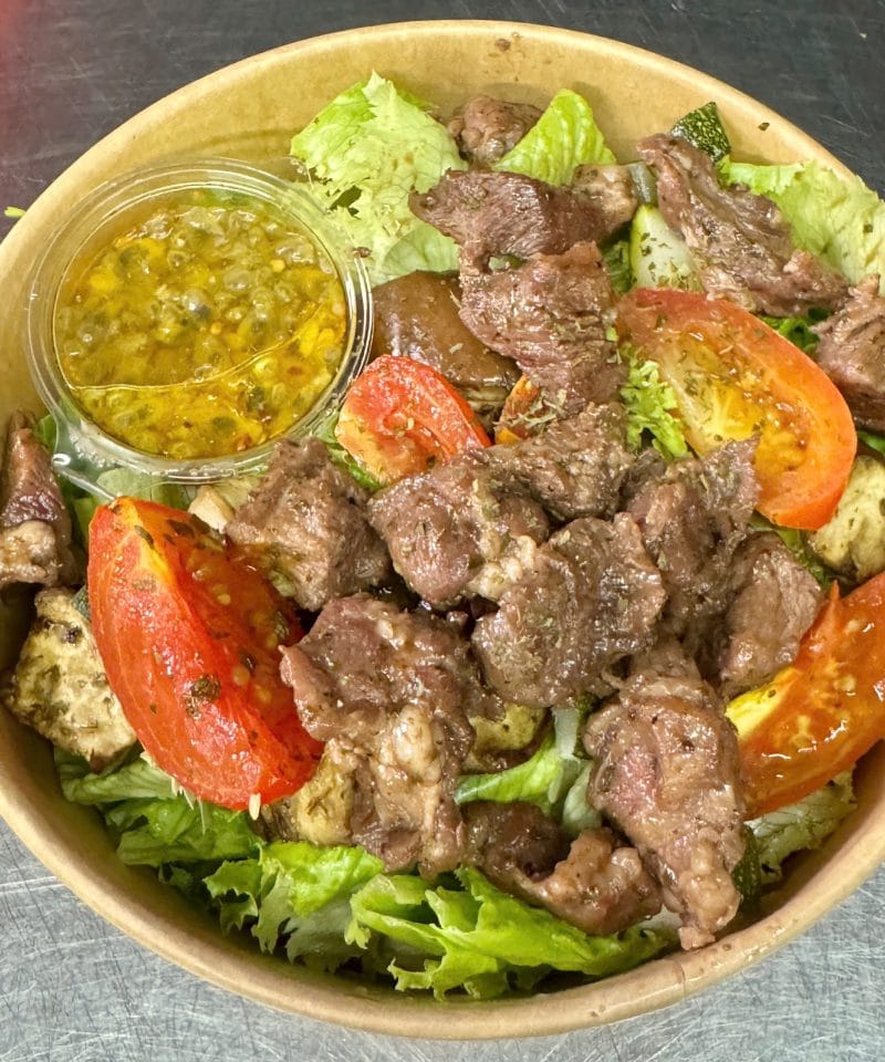 Thứ 6: Salad bí ngòi cà chua nướng + bò