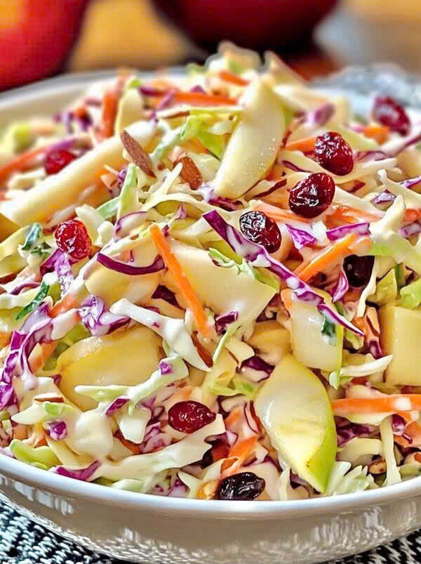 Thứ 3: Salad Apple - thịt gà xé